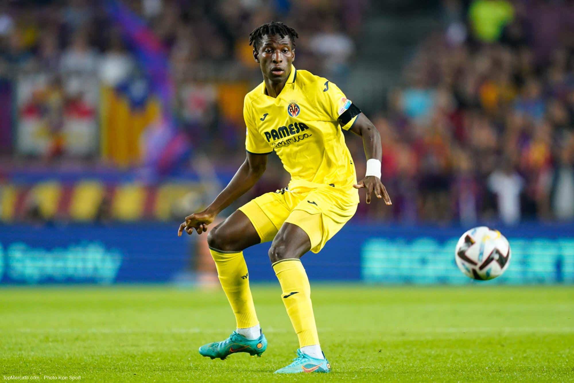 Hình ảnh phòng thay đồ của Villarreal với Nicolas Jackson