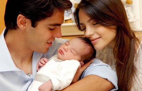 Hình ảnh gia đình của Kaká, thể hiện sự ấm áp và hạnh phúc